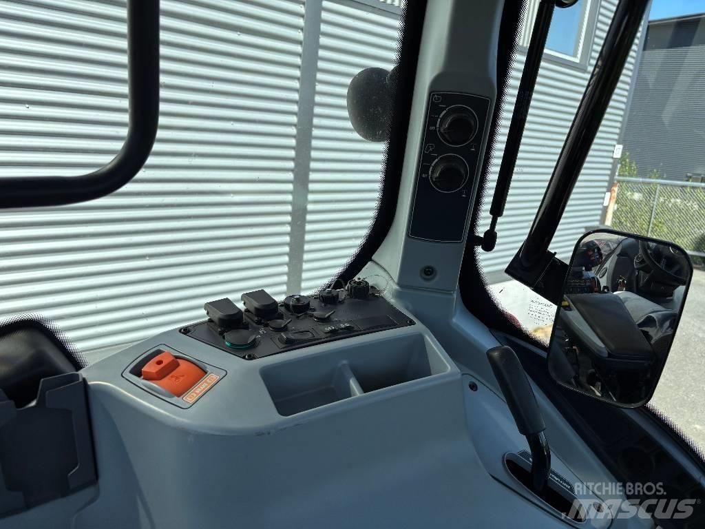 Valtra T 215 Versu Tratores Agrícolas usados