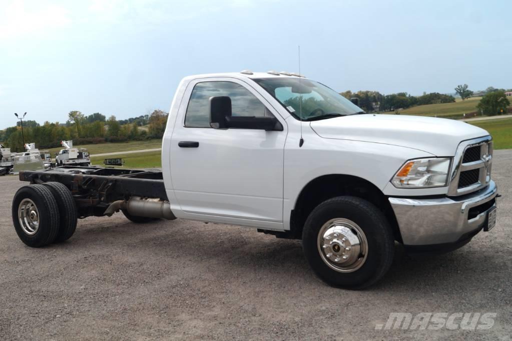 RAM 3500 TRADESMAN Camiões de chassis e cabine
