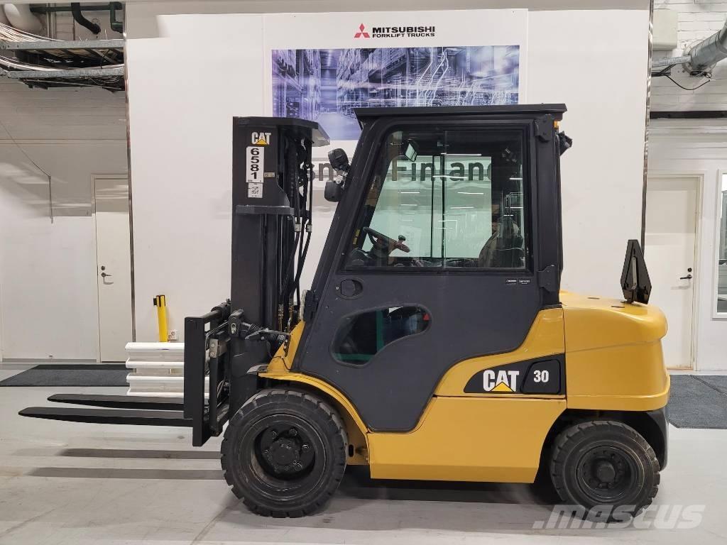 CAT DP 30 N Empilhadores Diesel