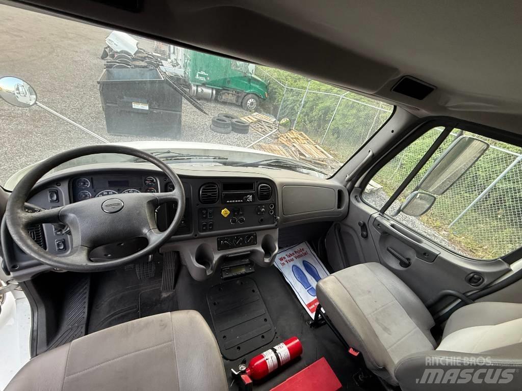 Freightliner M 106 Camiões caixa temperatura controlada
