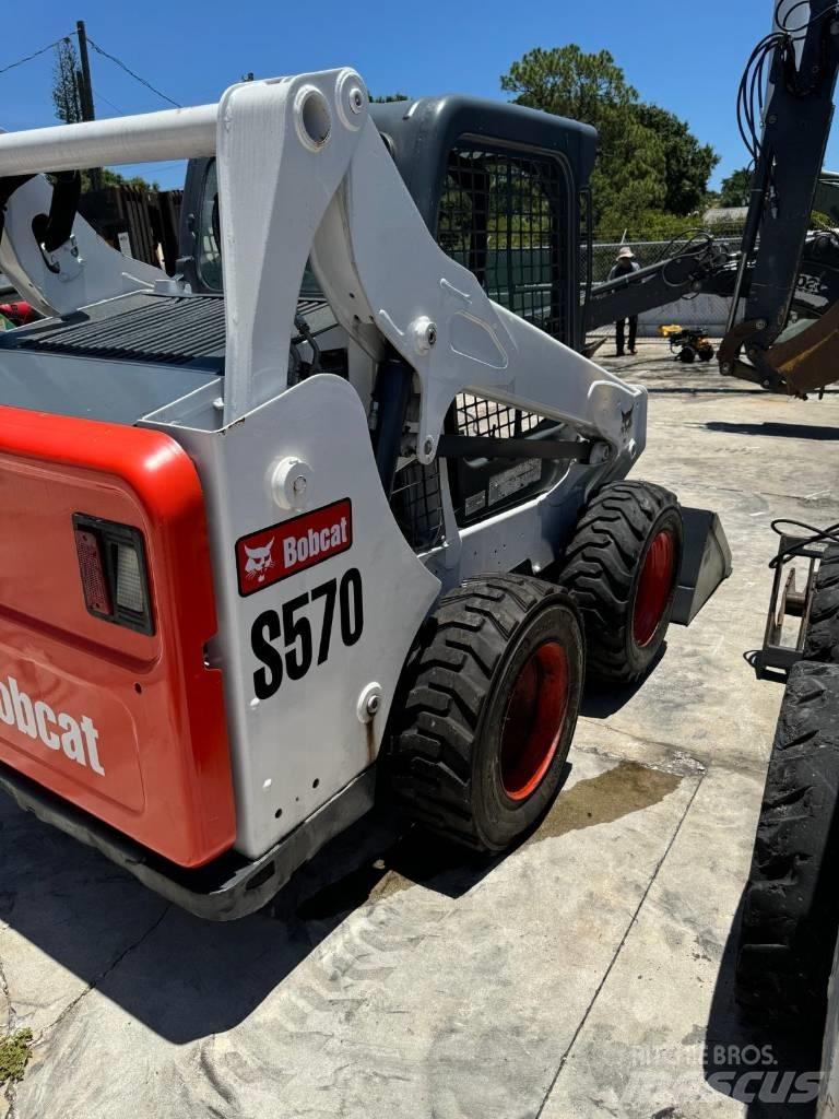 Bobcat S570 Carregadoras de direcção deslizante