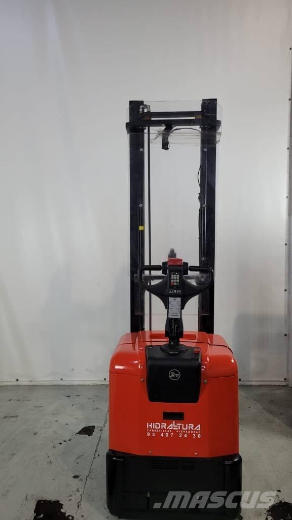 BT SPE 125 Self propelled stackers
