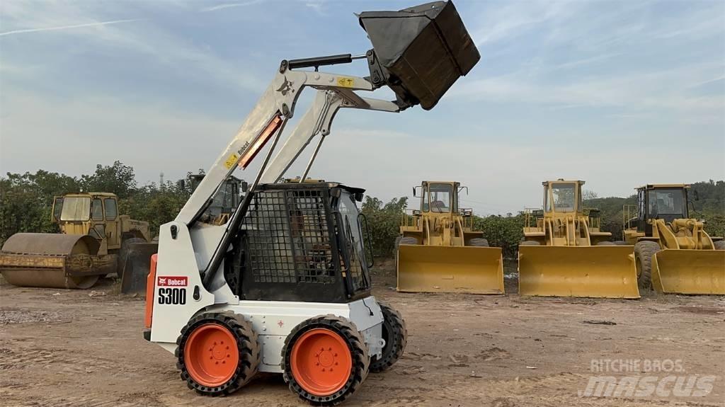 Bobcat S 300 Carregadoras de direcção deslizante