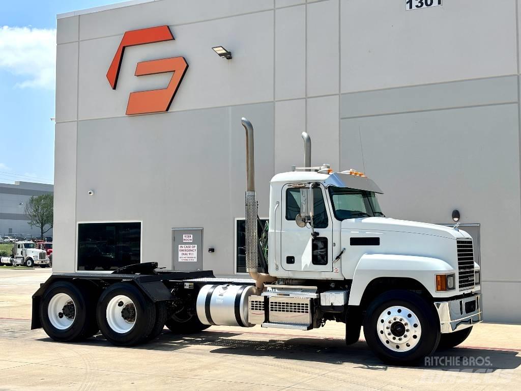 Mack Pinnacle 64T Tractores (camiões)