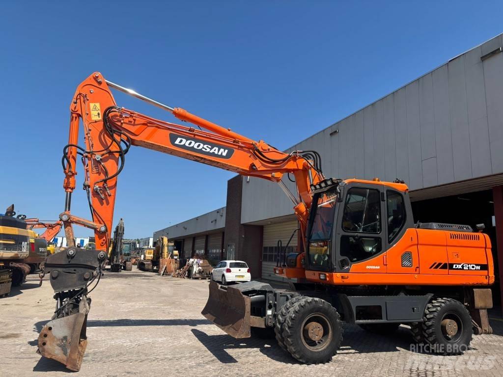 Doosan DX 210 W Escavadoras de rodas