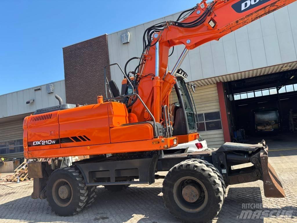 Doosan DX 210 W Escavadoras de rodas