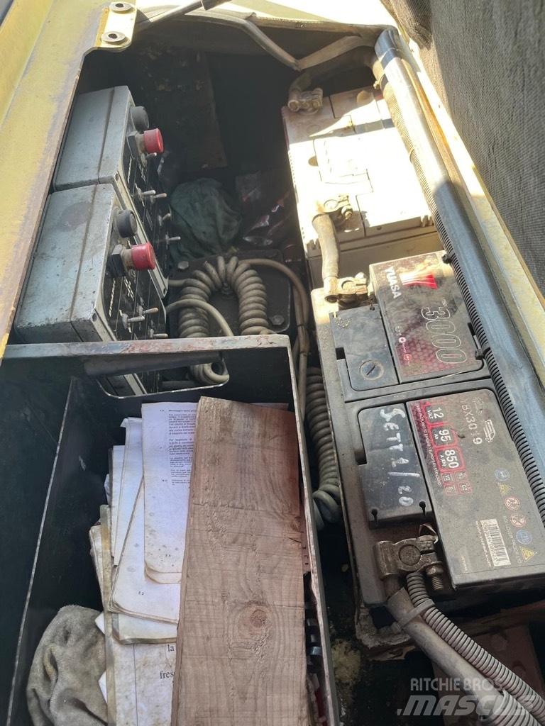 Dynapac F 141-4W/D Pavimentadoras de asfalto