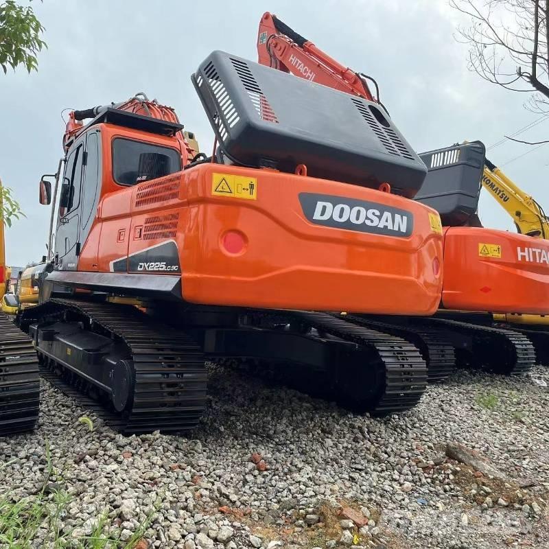 Doosan DX 225 Escavadoras de rastos