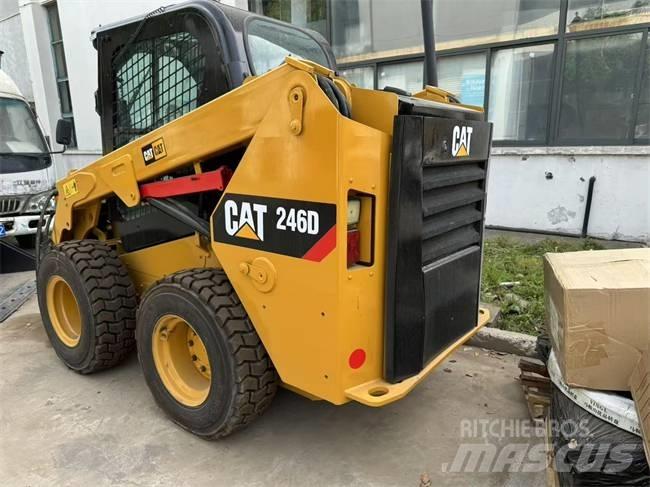 CAT 246 D Carregadoras de direcção deslizante