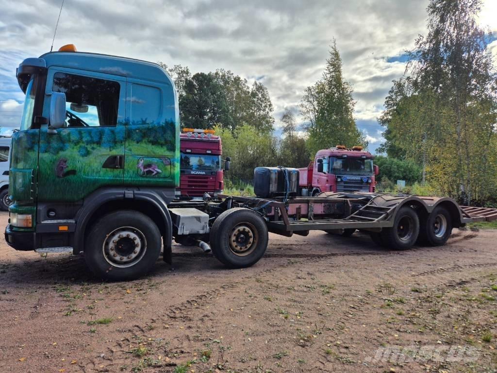 Scania R 124 Camiões de transporte de máquinas florestais