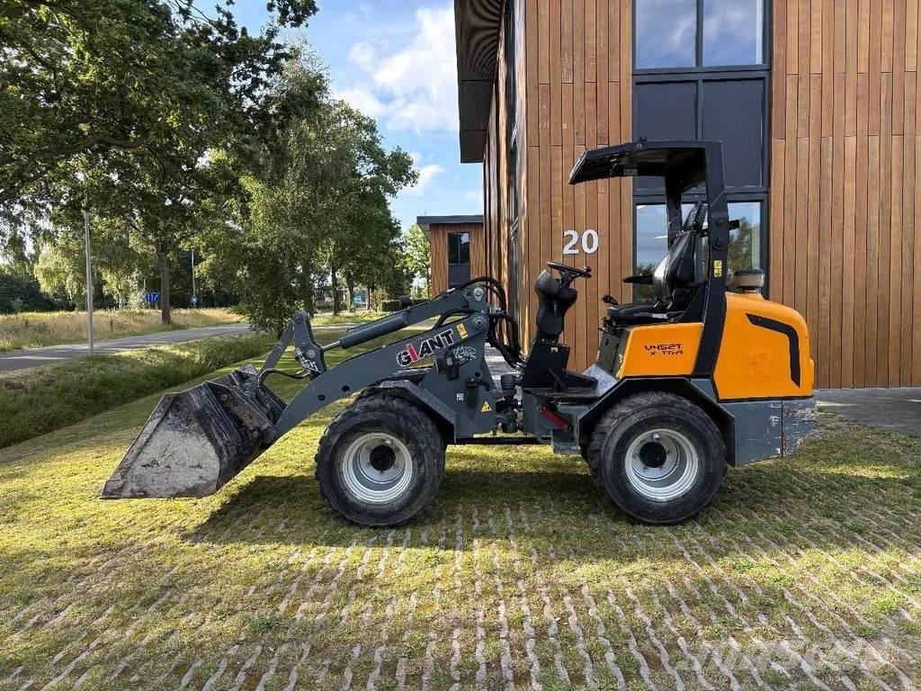 GiANT V452T X-tra Mini carregadoras