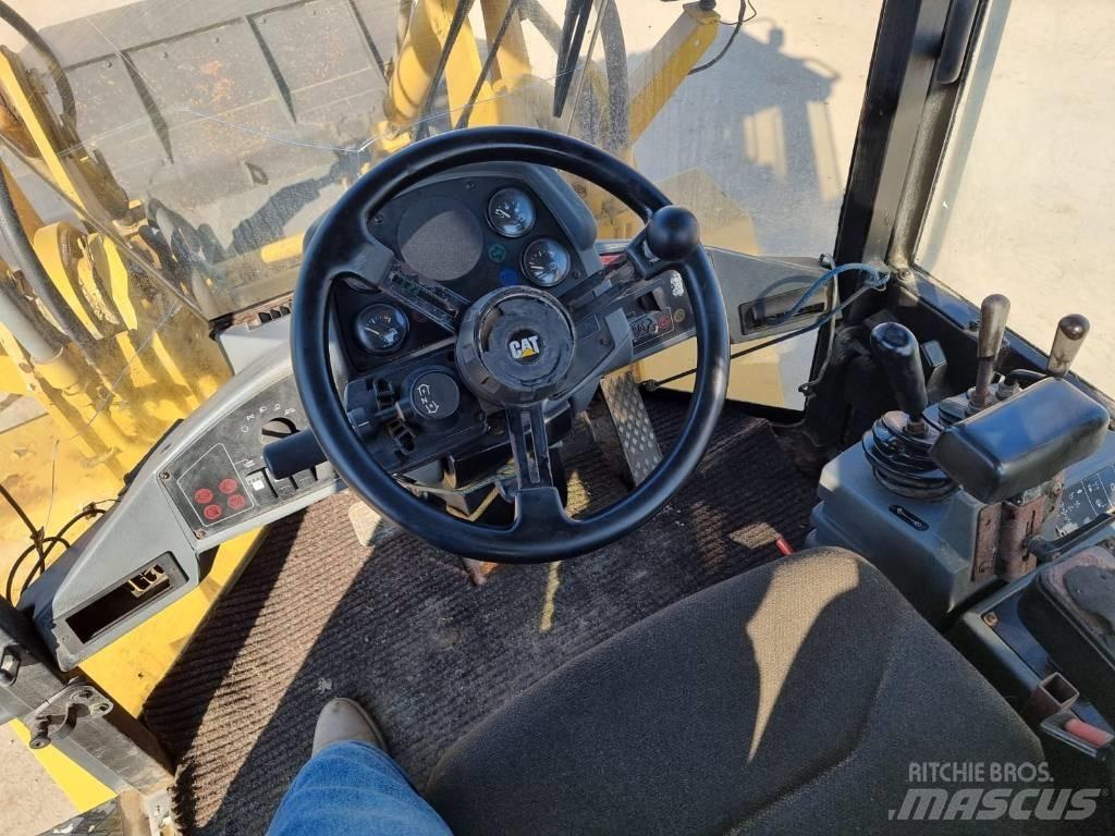 CAT IT 28 G Pás carregadoras de rodas