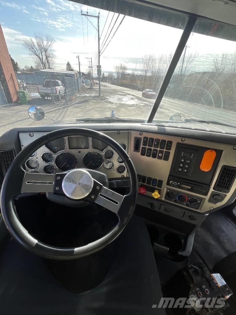 Mack GU813 Camiões basculantes