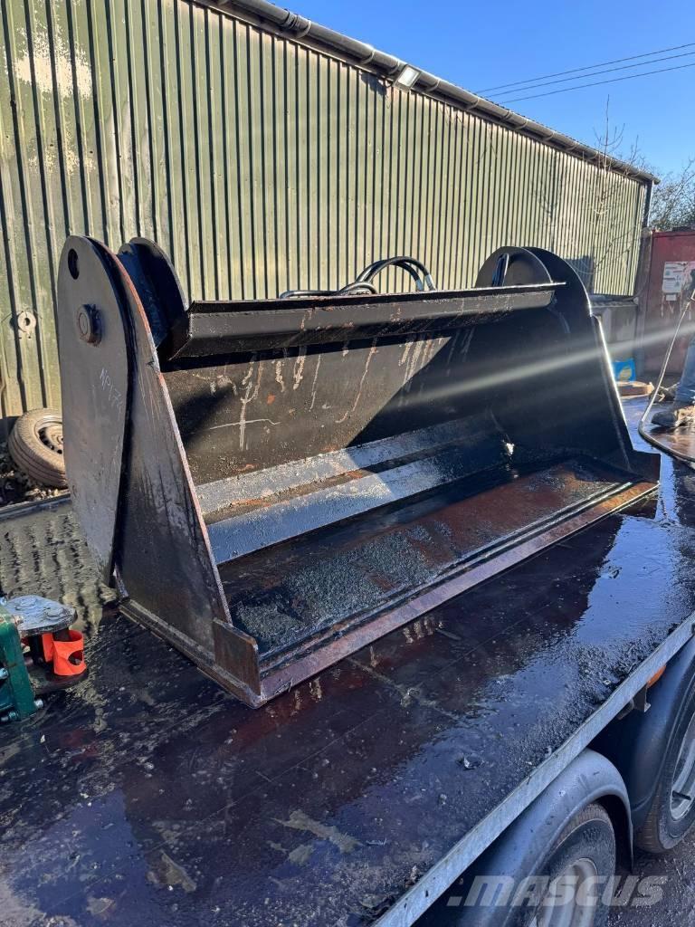 Manitou 4-in-1 Manipuladores telescópicos