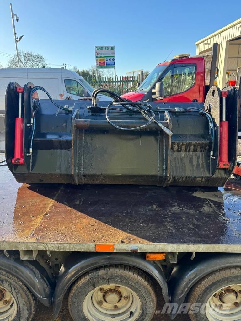 Manitou 4-in-1 Manipuladores telescópicos