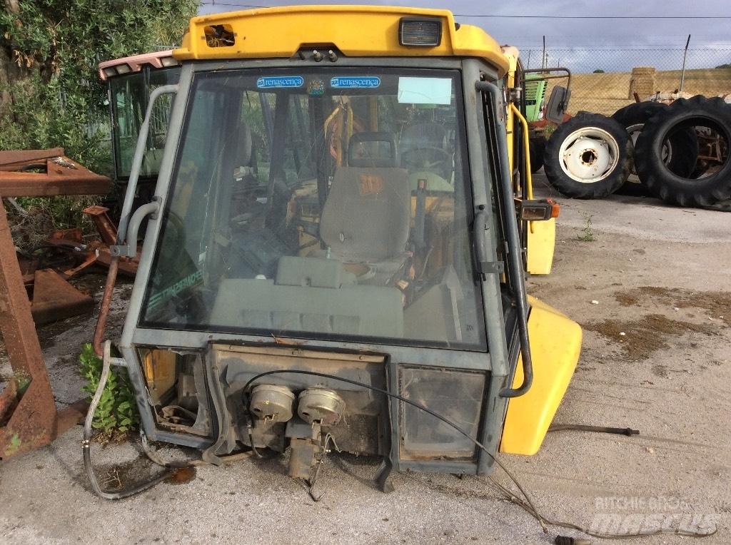 Komatsu WB 97 R Cabines e interior máquinas construção