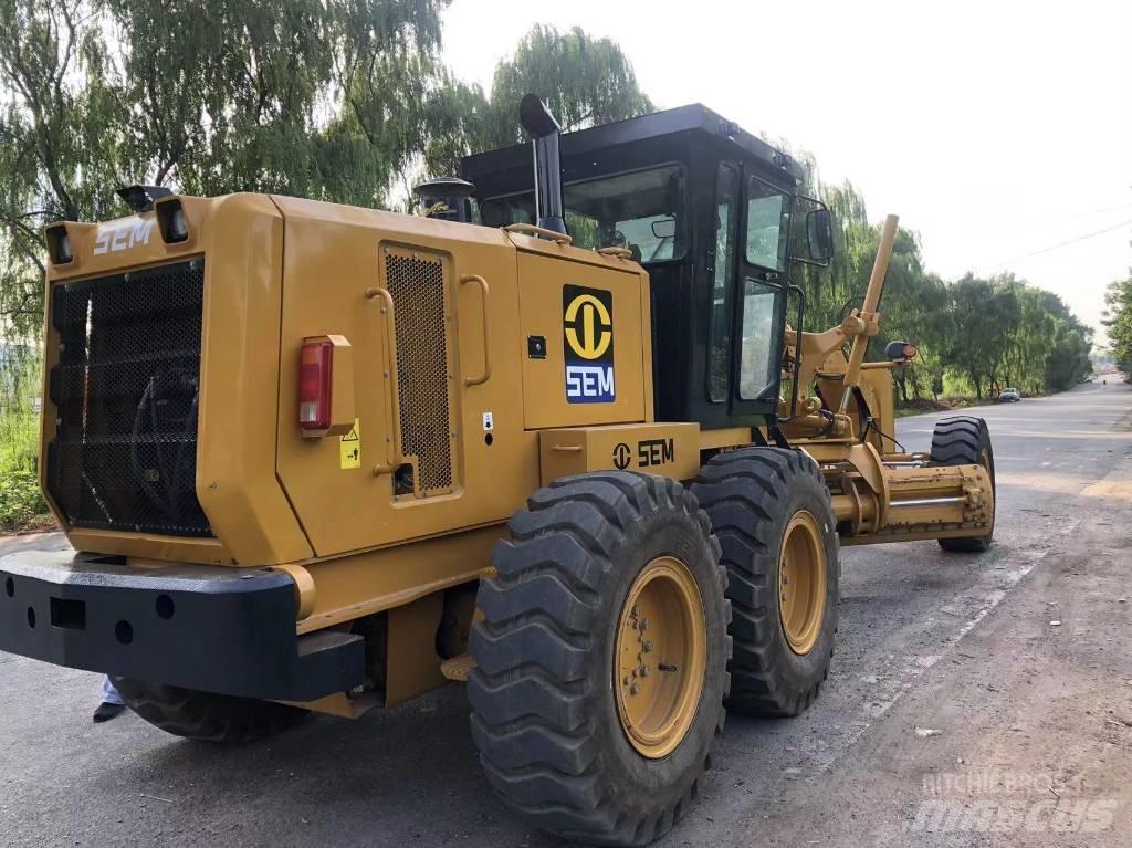 SEM 922F grader Motoniveladoras
