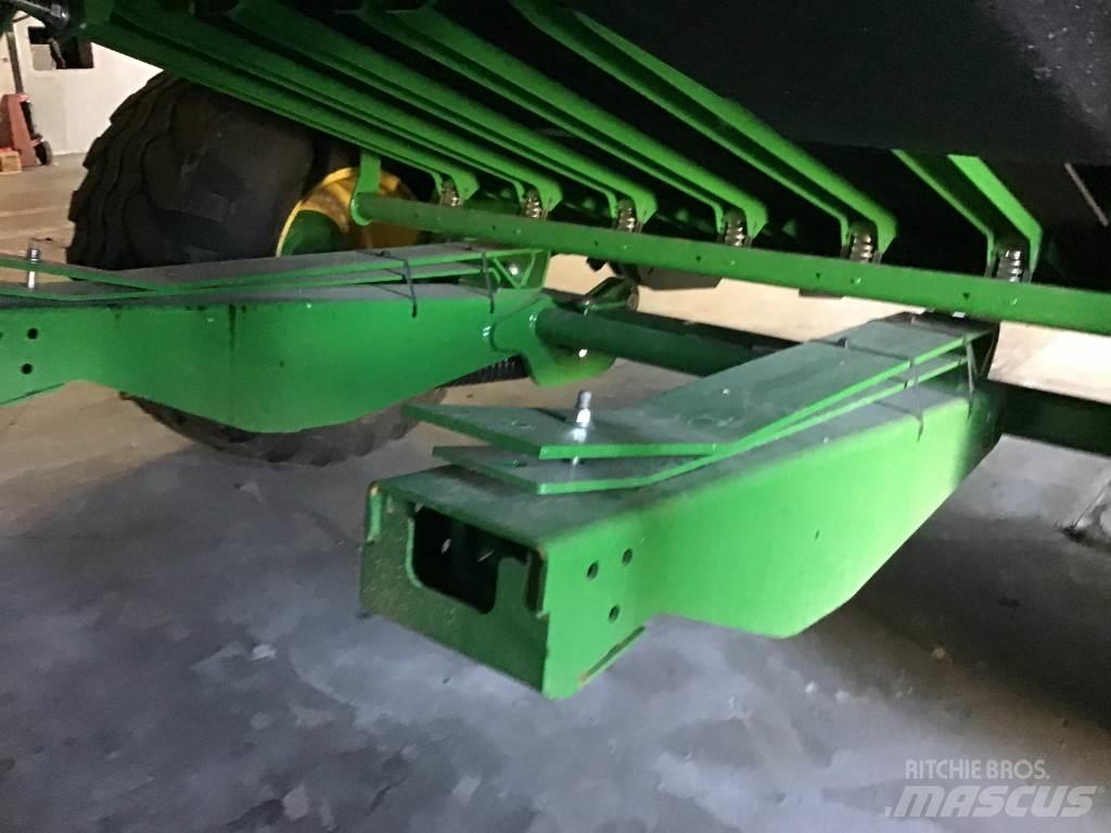 John Deere V461M Enfardadeira de rolos