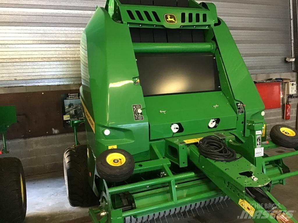 John Deere V461M Enfardadeira de rolos