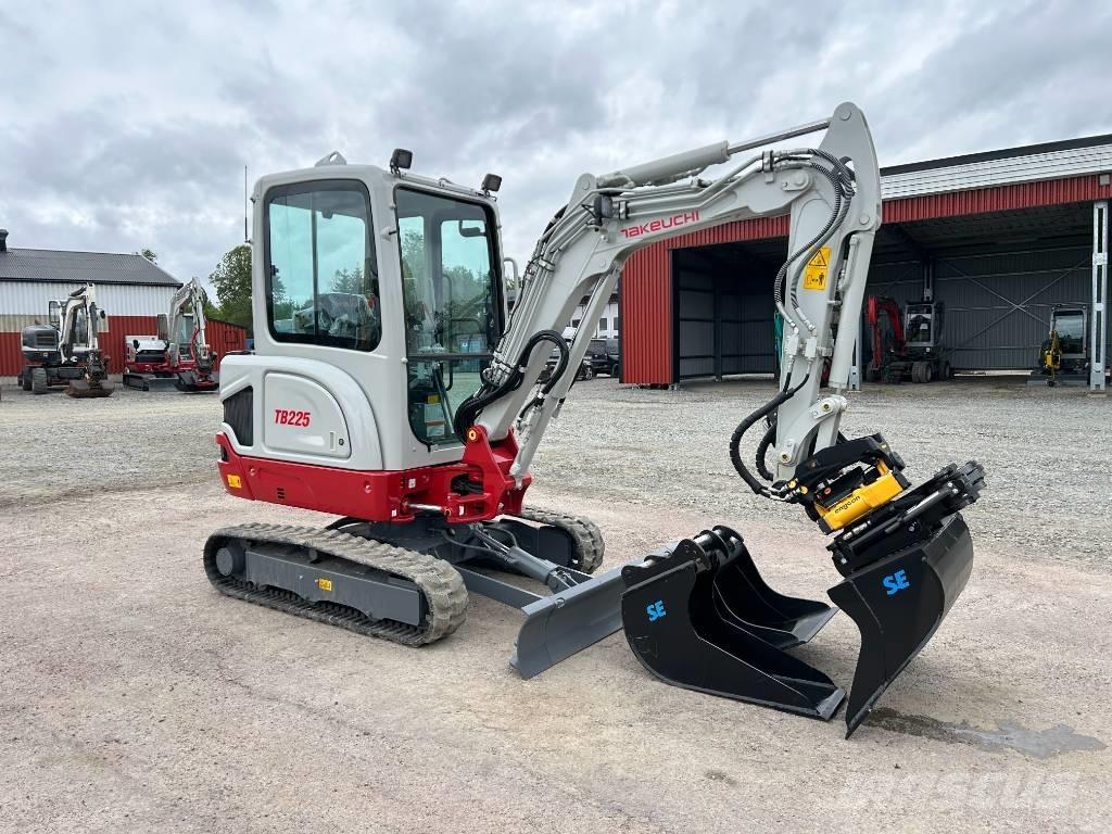 Takeuchi TB225 Mini Escavadoras <7t