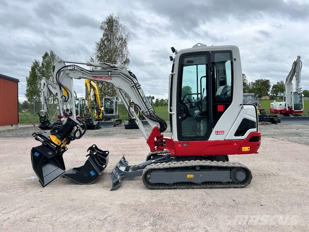 Takeuchi TB225 Mini Escavadoras <7t