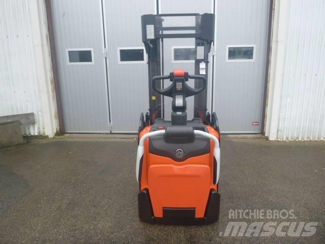 BT SPE 140L Empilhador para operador externo