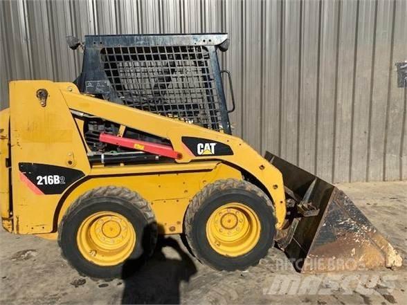 CAT 216B2 Carregadoras de direcção deslizante