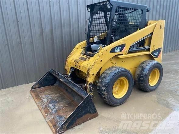 CAT 236B2 Carregadoras de direcção deslizante