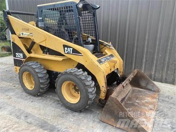 CAT 252B Carregadoras de direcção deslizante