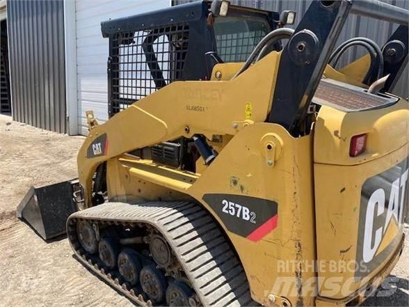 CAT 257B2 Carregadoras de direcção deslizante