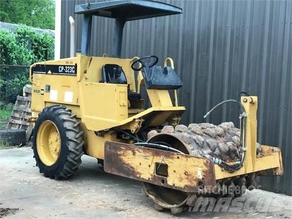 CAT CP-323C Cilindros Compactadores monocilíndricos