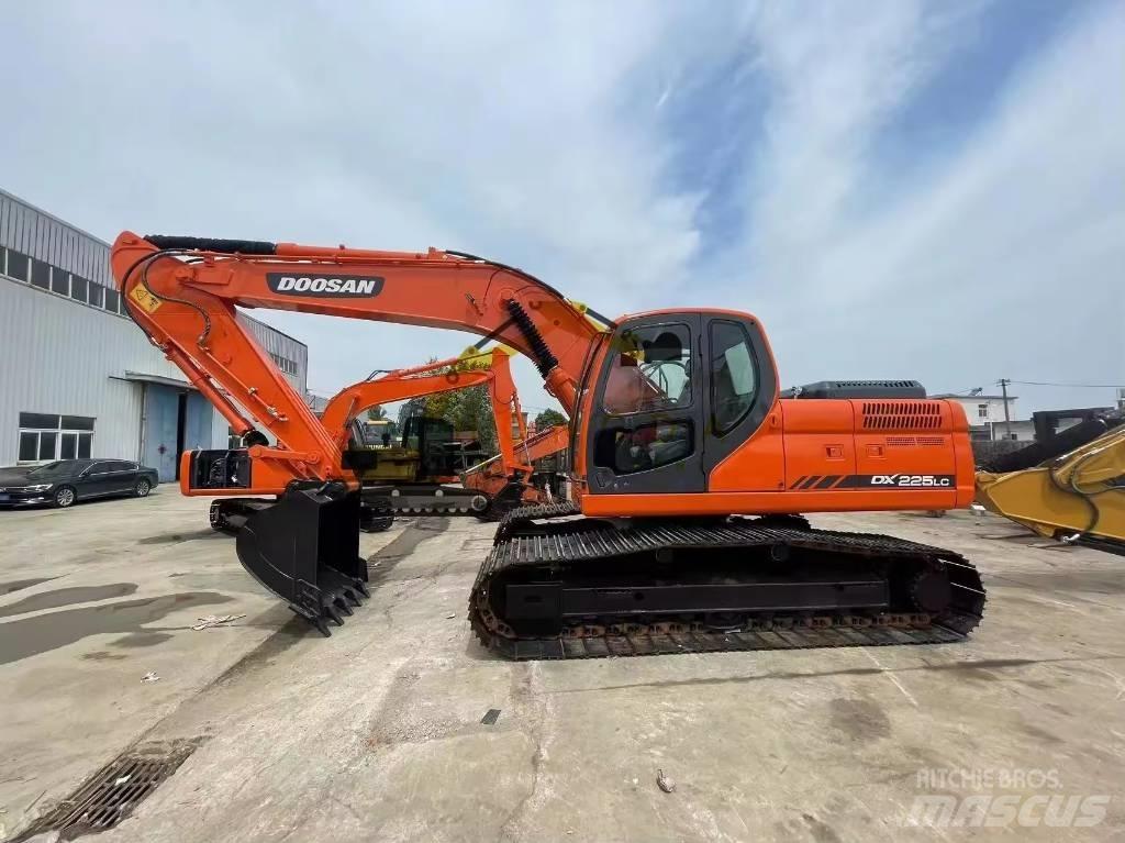 Doosan DX 225 LC Escavadoras de rastos