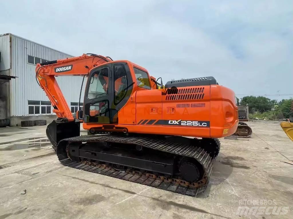 Doosan DX 225 LC Escavadoras de rastos