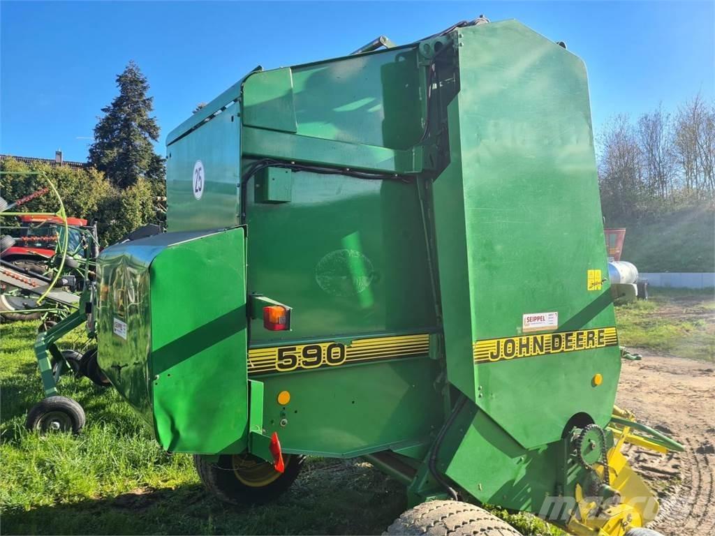 John Deere 590 Enfardadeira de rolos