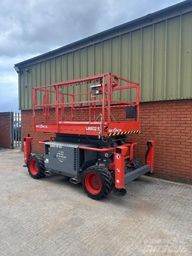 SkyJack SJ 6832 RT Elevadores de tesoura