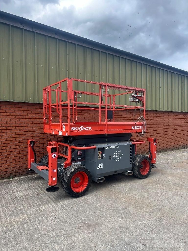 SkyJack SJ 6832 RT Elevadores de tesoura