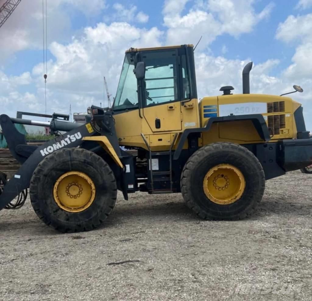 Komatsu WA 250 PZ-6 Pás carregadoras de rodas
