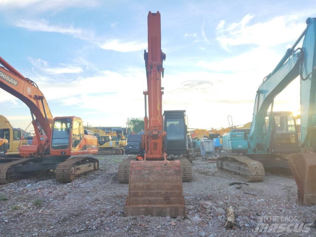 Hitachi ZX 210 Escavadoras de rastos