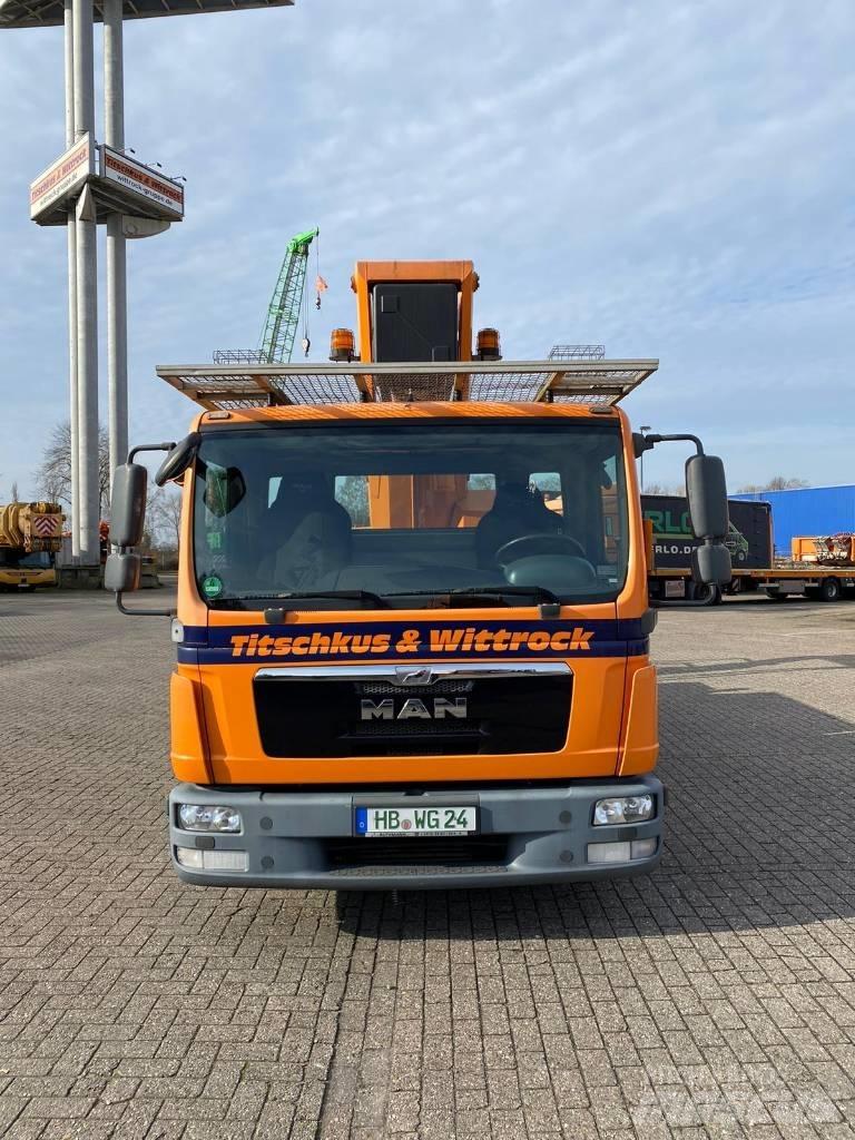 Ruthmann T 330 Plataformas aéreas montadas em camião