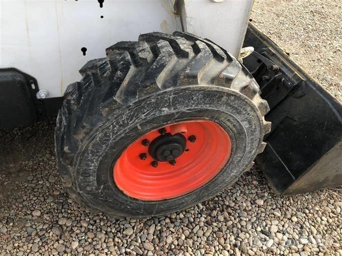 Bobcat S 300 Carregadoras de direcção deslizante