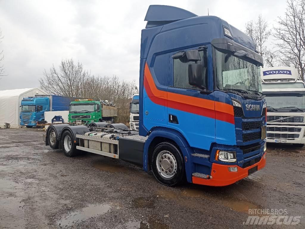 Scania R520 Camiões de chassis e cabine