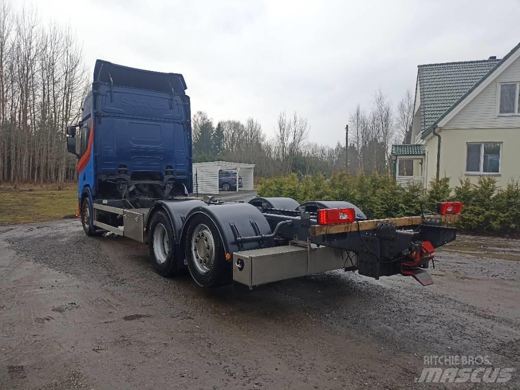 Scania R520 Camiões de chassis e cabine