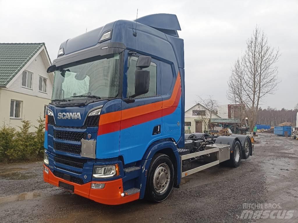 Scania R520 Camiões de chassis e cabine