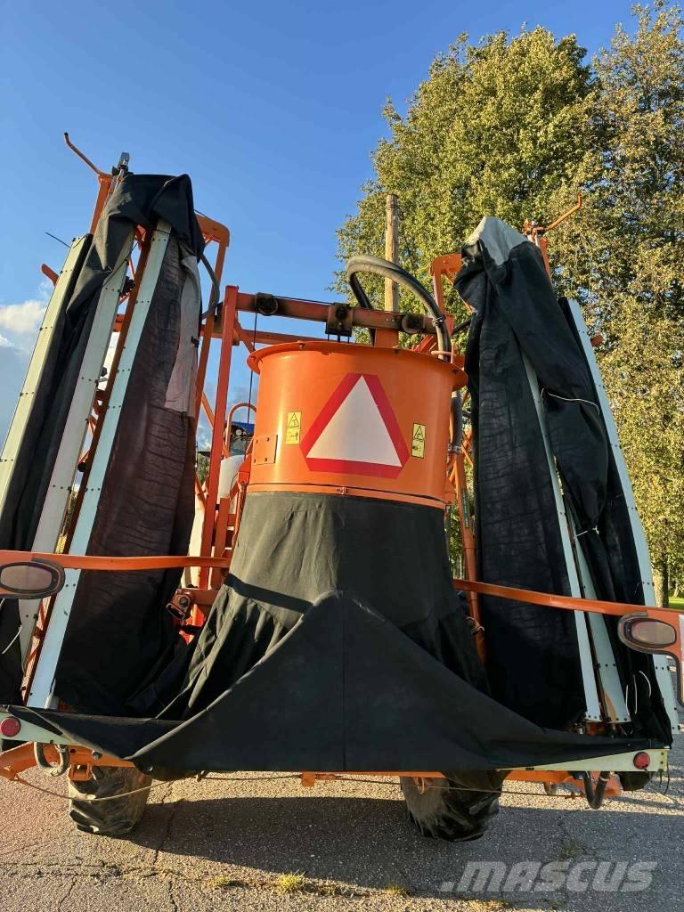 Jacto ADVANCE 3000 Pulverizadores rebocados