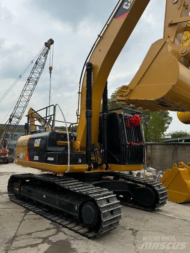 CAT 326D2 Escavadoras de rastos