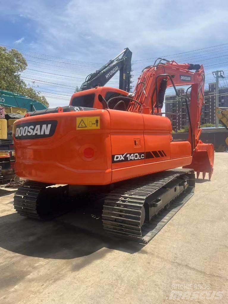 Doosan DX 140 LC Escavadoras de rastos