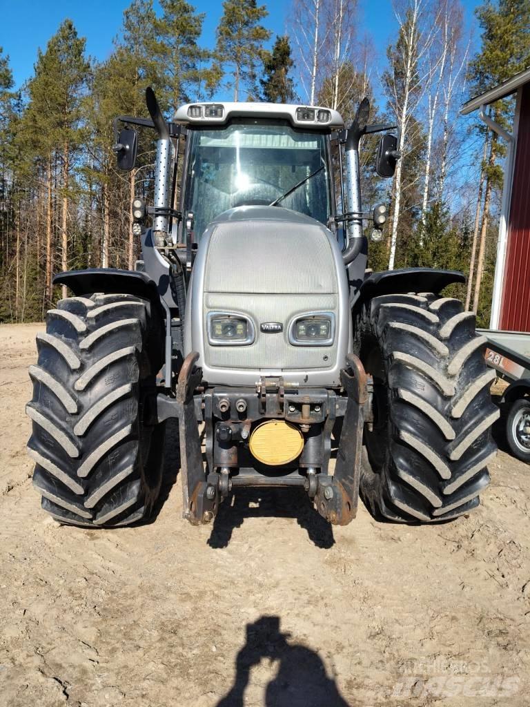 Valtra T130 Hi-Tek Tratores Agrícolas usados