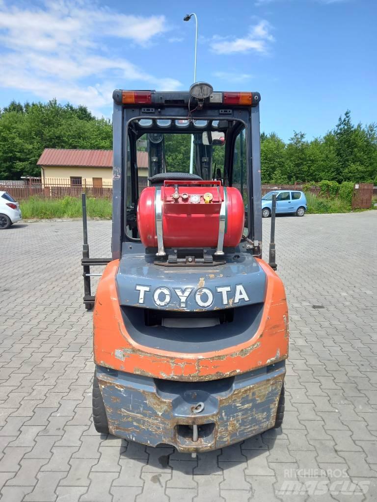 Toyota 8 FGF 30 Empilhadores a gás