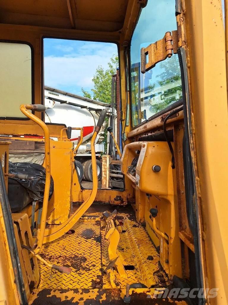 Komatsu D45-1 Dozers - Tratores rastos