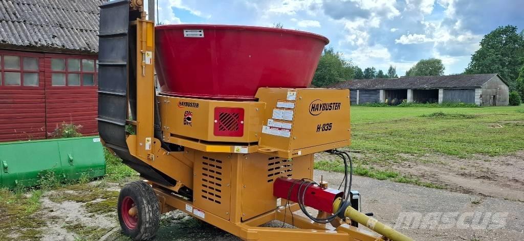 Haybuster H-835 Cortadores, moinhos e desenroladores de fardos